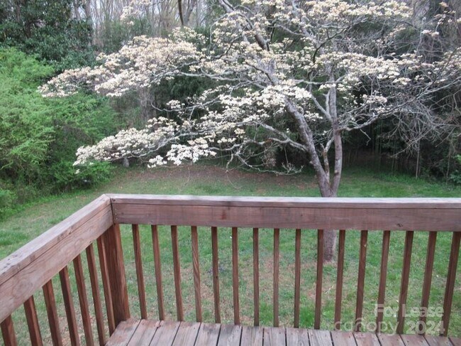 Building Photo - 421 Jennings St