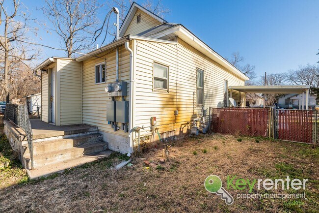 Building Photo - N Jefferson Duplex