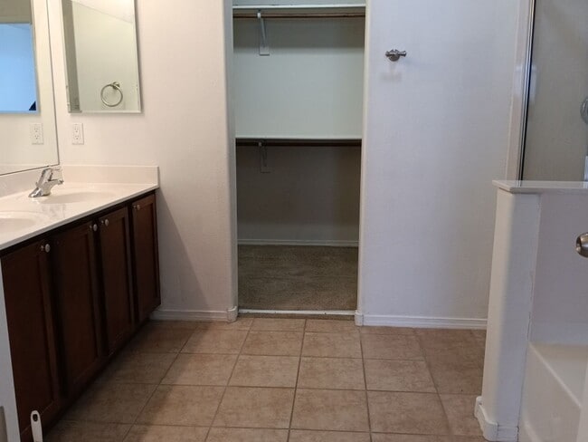 Building Photo - 3 Bedroom, 2.5 Bathroom Home! Schedule a Showing Today!