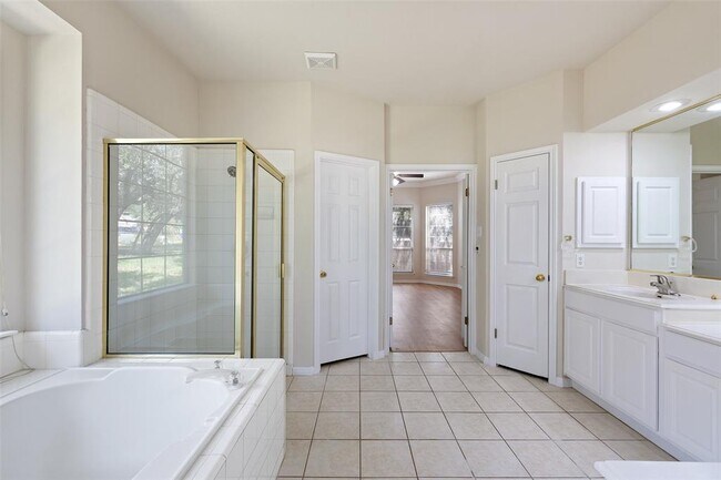 Building Photo - 11505 Leon Grande Cove