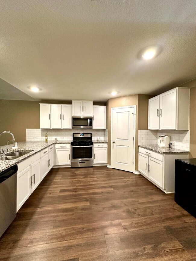 Building Photo - 14218 Minette Loop