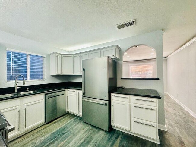 Building Photo - Charming Newly Remodeled 3-Bed, 2.5 Bath 2-Story Home with ALL UTILITIES INCLUDED!