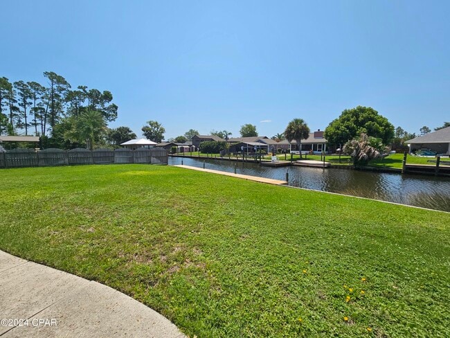 Building Photo - 2103 Coral Dr