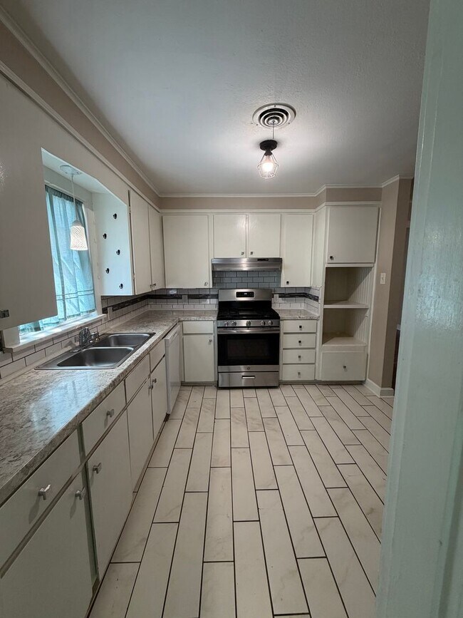 Building Photo - Updated brick home for lease near BAFB | Bossier City, LA 71112 | 3 bedrooms