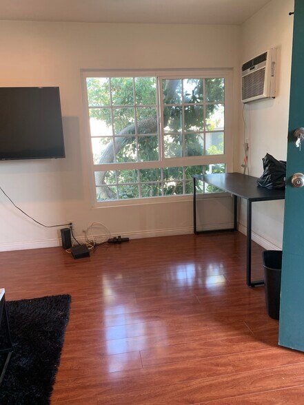 Building Photo - 1016 Palm Ave