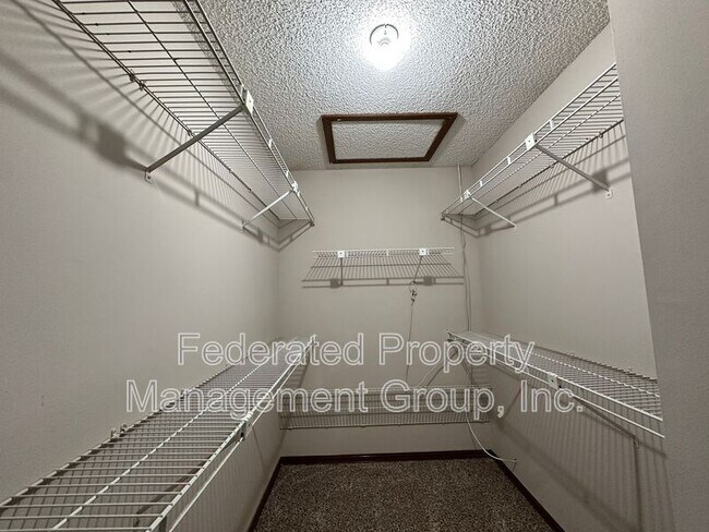 Building Photo - 1114 W Romaine Cir