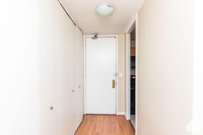Building Photo - 2 bedroom in Chicago IL 60613