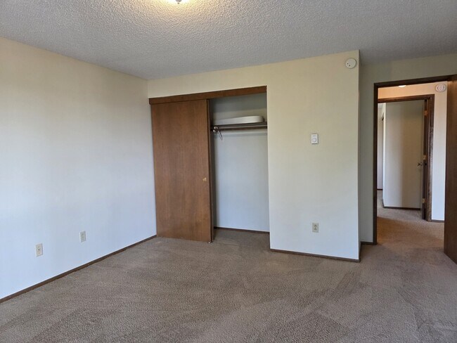 Building Photo - 2022 E 6th St