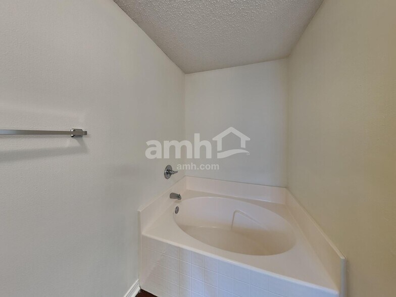 Building Photo - 7319 Bunker Ct