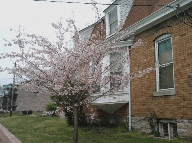 Building Photo - 398 Linden Walk