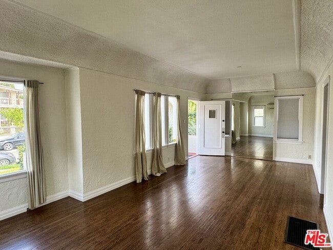 Building Photo - 3564 Dover St