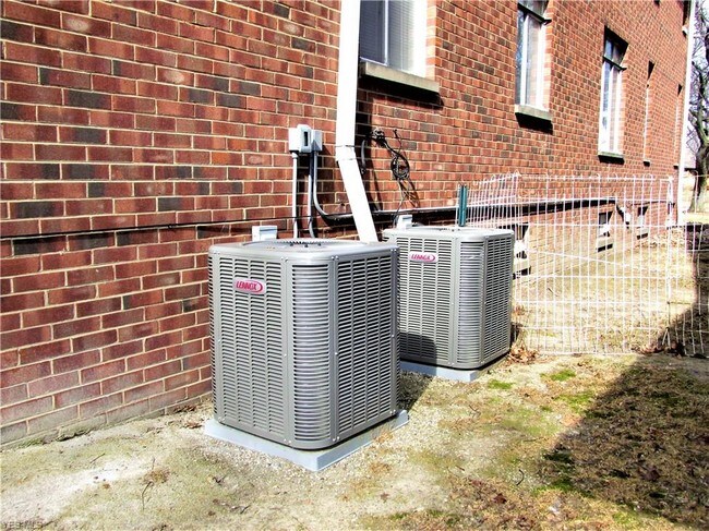 Building Photo - 11509 Lake Ave