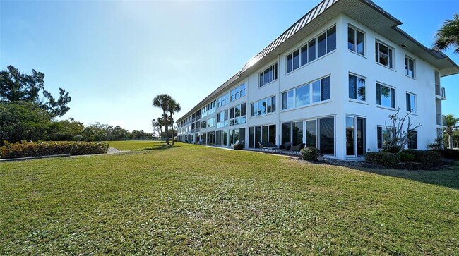 Building Photo - 3330 Gulf of Mexico Dr