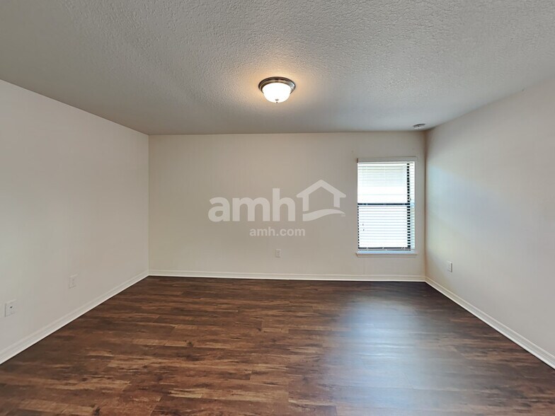 Building Photo - 911 Wynnmere Walk