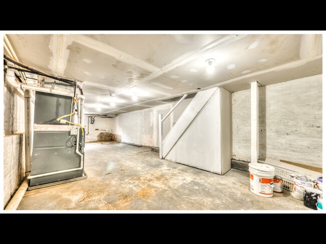 Building Photo - 1634 Darley Ave