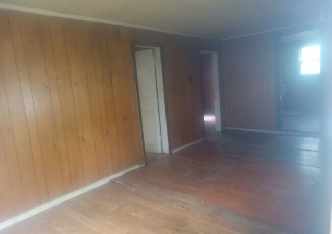 Building Photo - COMING SOON!!1  3-BEDROOMS! - $390 Month /...