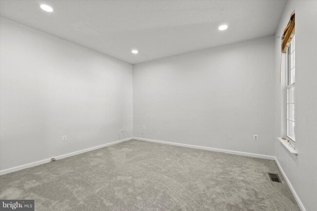Building Photo - 2230 Community Dr