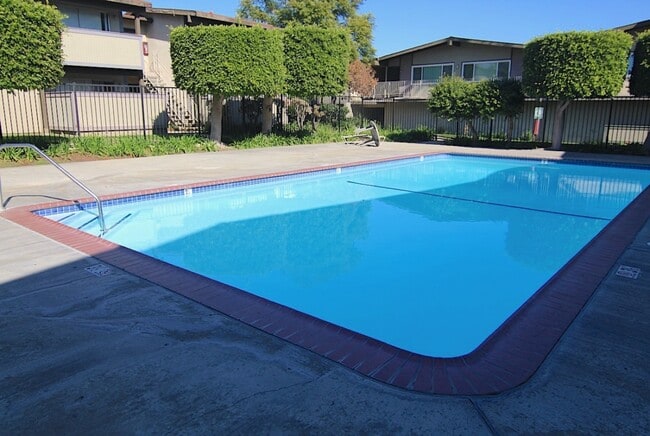 Building Photo - 808 Coriander Dr