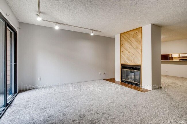 Building Photo - 540 S Forest St