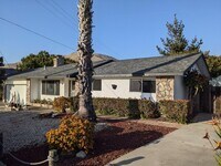 Building Photo - 3 bedroom, 2 bath home in the desirable be...