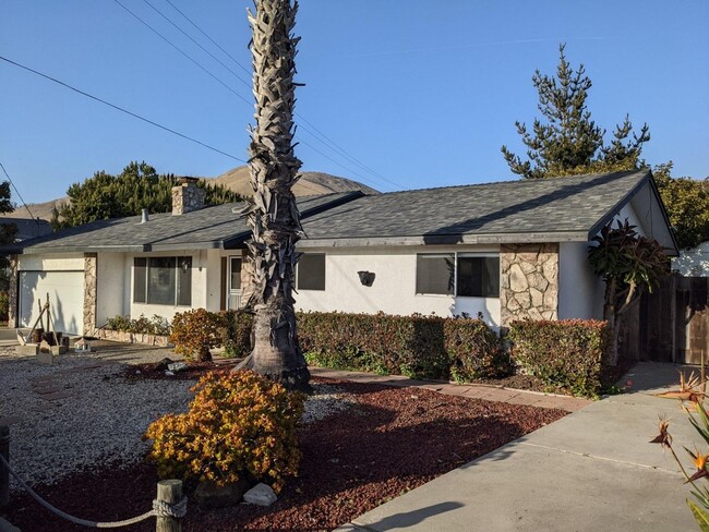 Primary Photo - 3 bedroom, 2 bath home in the desirable be...
