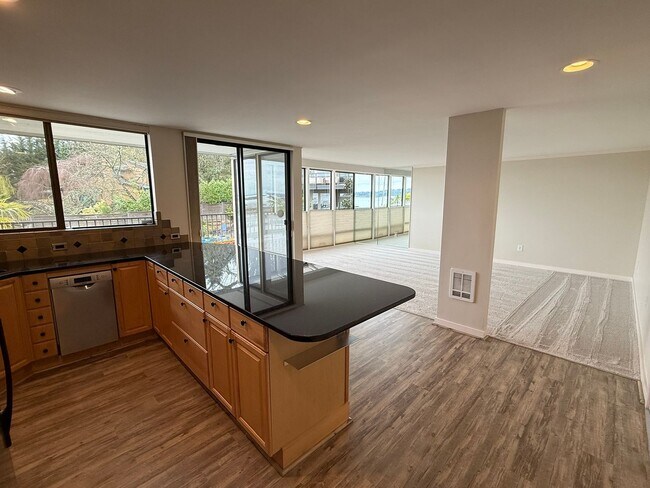 Building Photo - 2bd/1.5ba Kirkland Condo