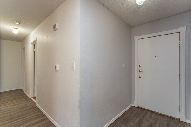 Building Photo - 3 Bedroom 2 Bath Home for Lease!
