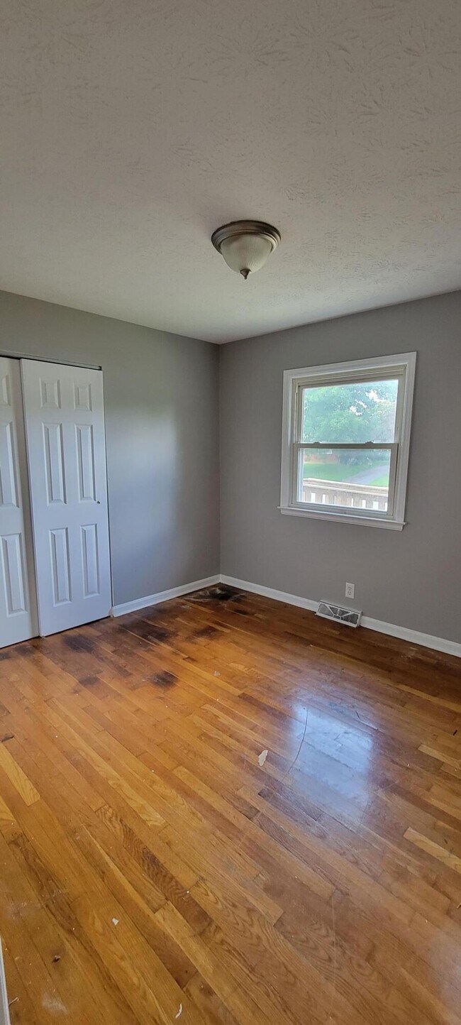 Building Photo - 3612 River Park Dr