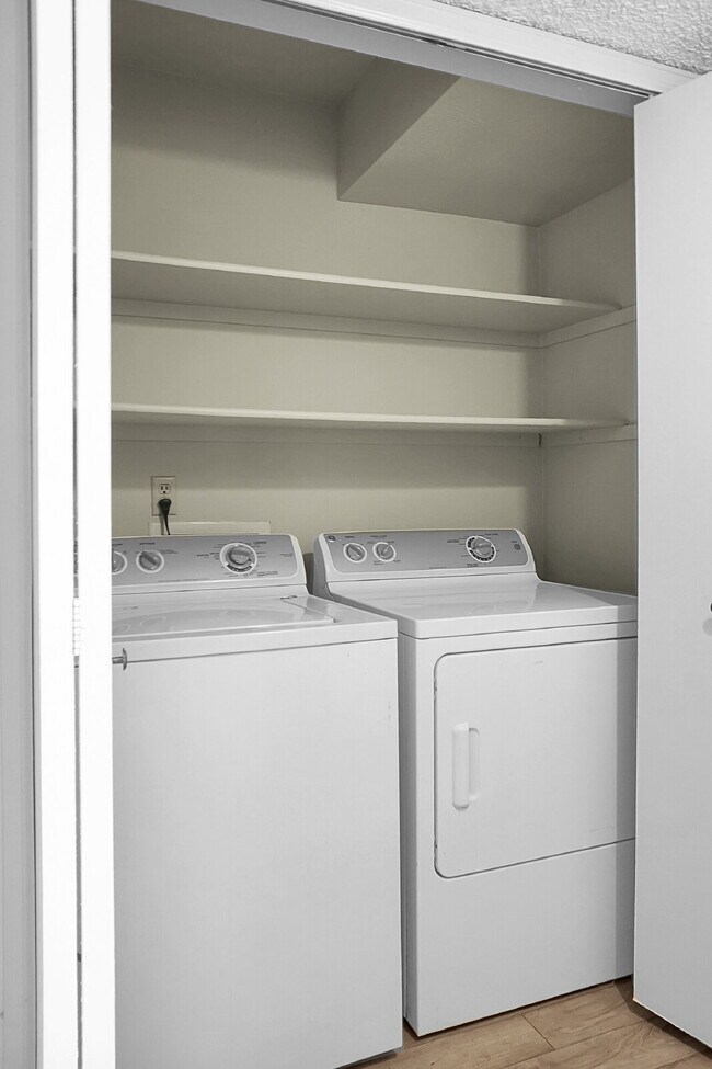 Building Photo - $1,695.00 - 2 Bedrooms, 2 Bathrooms, Apart...