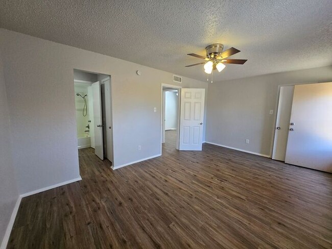 Building Photo - 3702 Hulen Park Cir