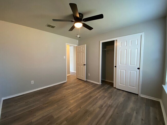 Building Photo - Beautiful Home in Redbird Ranch