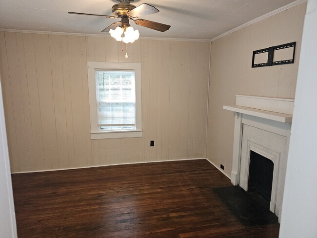 Building Photo - Charming 2-Bedroom Home Near Downtown Lincolnton!