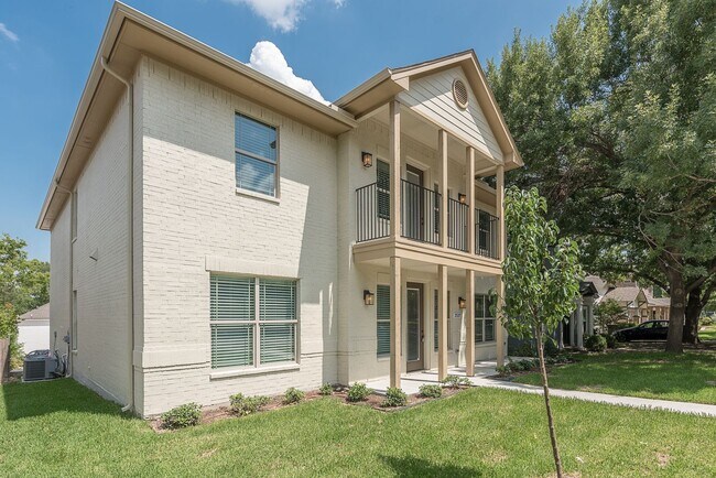 Building Photo - 2539 Rogers Ave