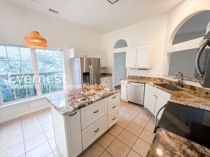 Building Photo - 164 Foxtail Dr