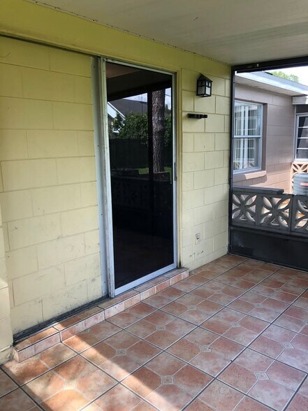 Building Photo - 43 Las Palmas Way