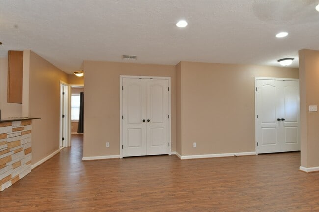 Building Photo - 809 Pecan St