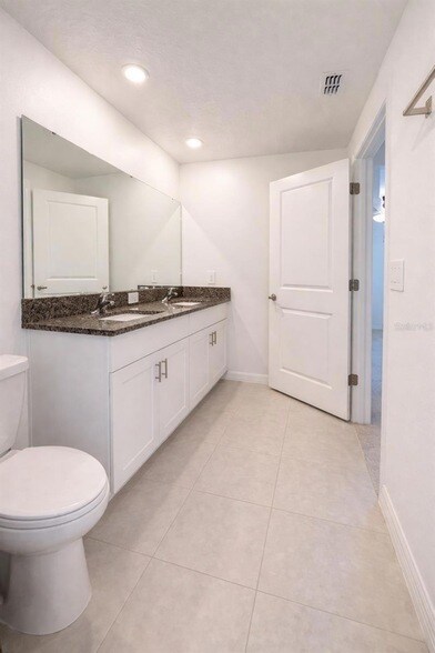 Building Photo - 6090 Shiner St