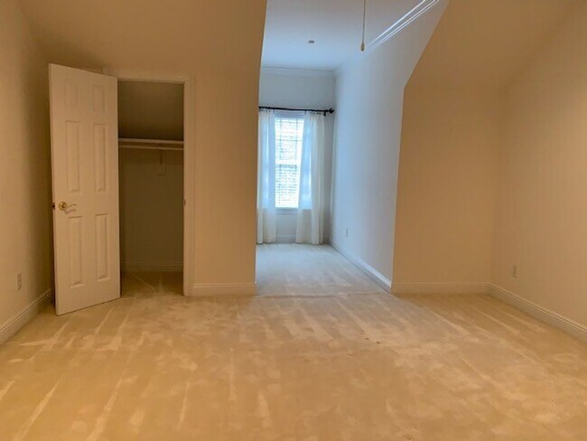 Building Photo - 3281 Benyard Dr