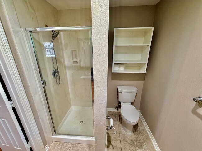 Building Photo - 5838 Ludington Dr