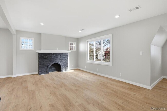 Building Photo - 14615 Winthrop St