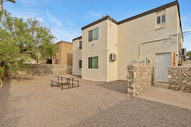 Exterior & Picnic Table - 5200 Carousel Dr