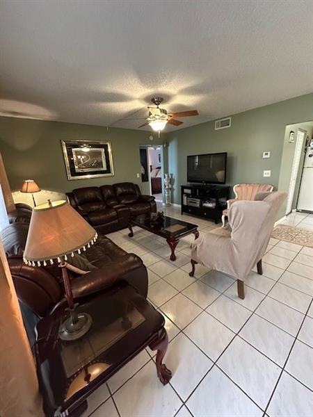 Building Photo - 325 Knotty Pine Cir