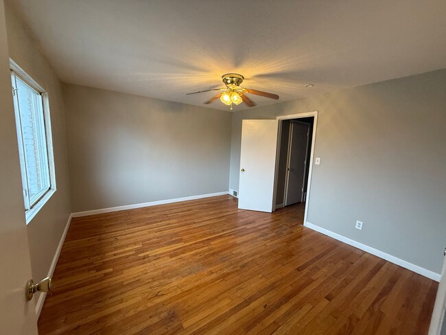 Building Photo - 2 BED 1.5 BATH UNIT IN THE BANBURY CONDOMI...