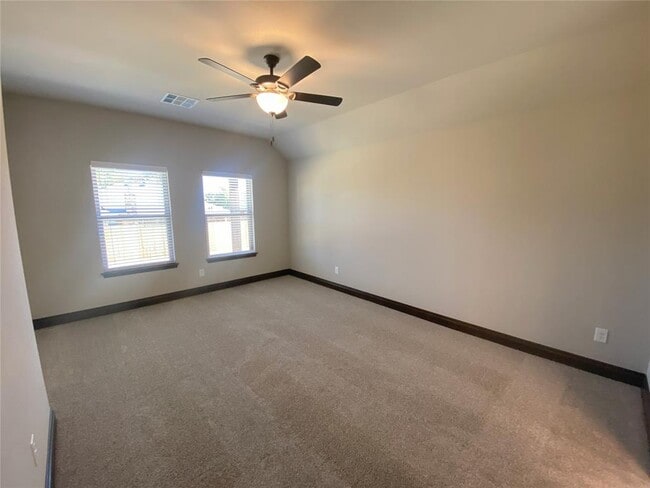 Building Photo - 4200 Royal Garden Dr