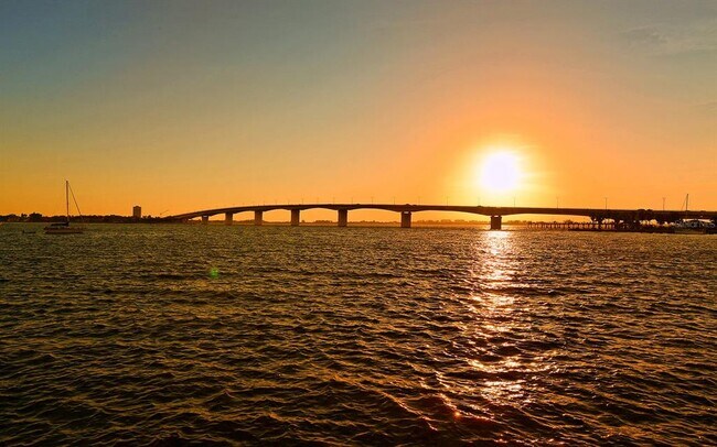 Building Photo - 835 S Osprey Ave