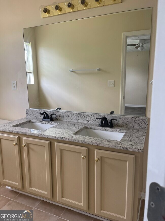 Building Photo - 5759 Cedar Croft Ct