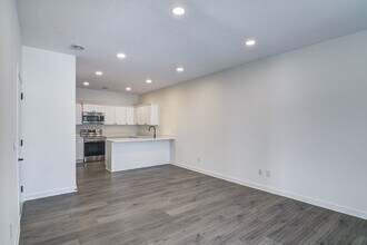 Building Photo - 3 Bedroom Town Home