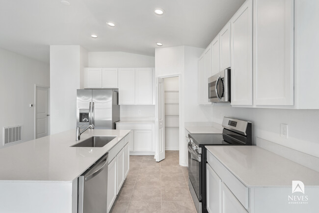 Building Photo - 4980 Worchester Dr