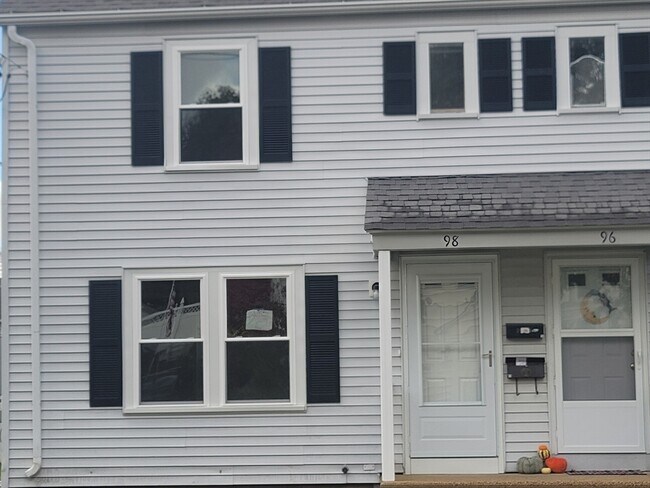 Primary Photo - 98 Uncatena Ave
