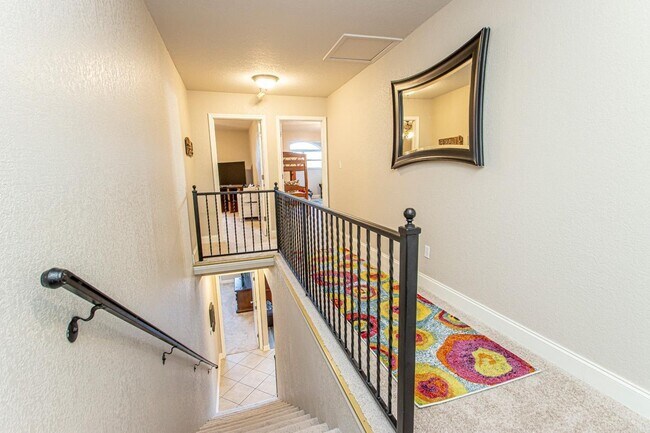 Building Photo - 451 Lakeland Dr